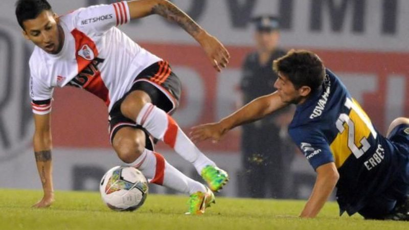 Noche de superclásico