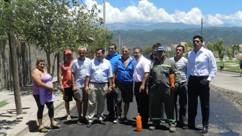 Avanzan los trabajos de repavimentación en la avenida Monseñor Sueldo