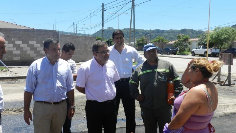Avanzan los trabajos de repavimentación en la avenida Monseñor Sueldo