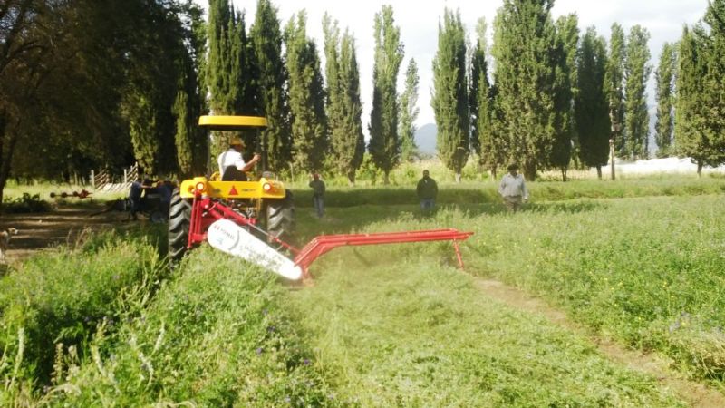 Chico entregó maquinaria para la agronomía de zona de Santa María