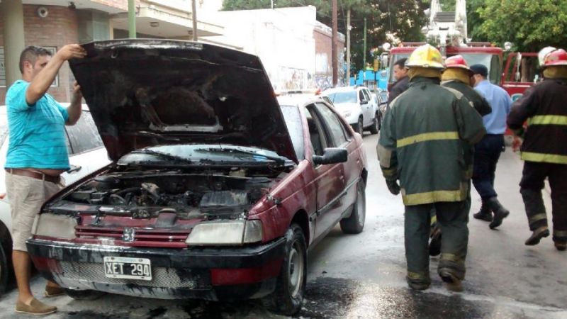 Se incendio un vehículo en el centro