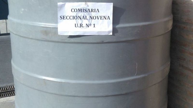 Aprehendieron a un joven con pedido de detención y secuestran un tanque de agua