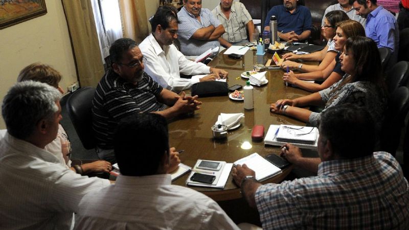 Ofrecen un aumento de 700 a 900 para docentes