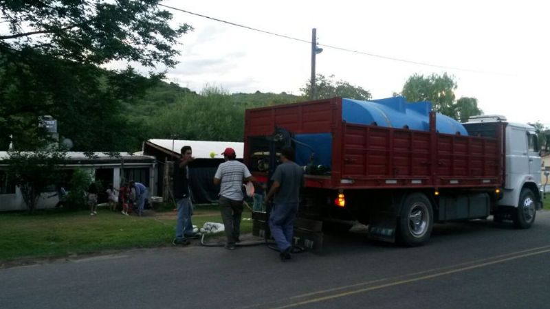 Por el temporal, asisten a pobladores de Las Juntas