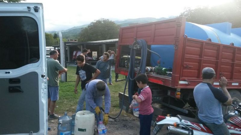 Por el temporal, asisten a pobladores de Las Juntas