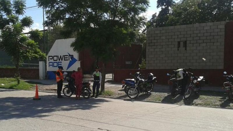 Retienen motos en control vehicular en la Capital