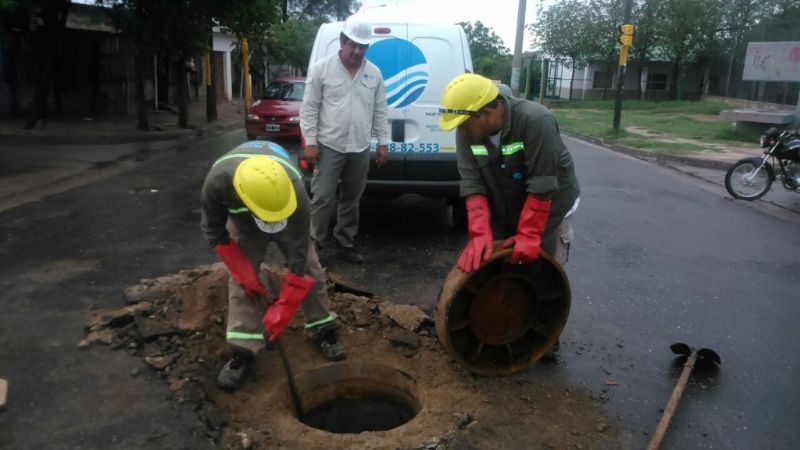Trabajos de desobstrucción y seguimiento en la calle Maipú