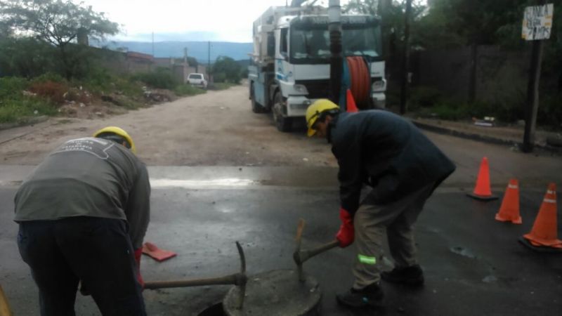 Trabajos de desobstrucción y seguimiento en la calle Maipú