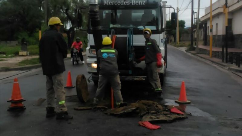 Trabajos de desobstrucción y seguimiento en la calle Maipú