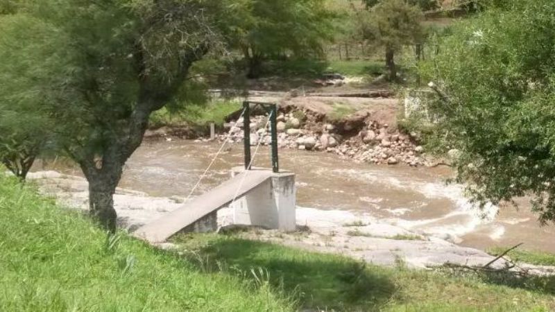 La plaza de los niños quedó destrozada y embarrada