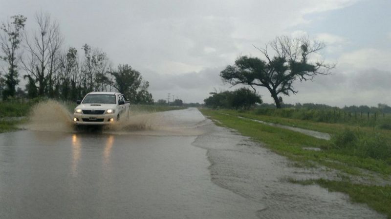 La ruta 64 repleta de agua