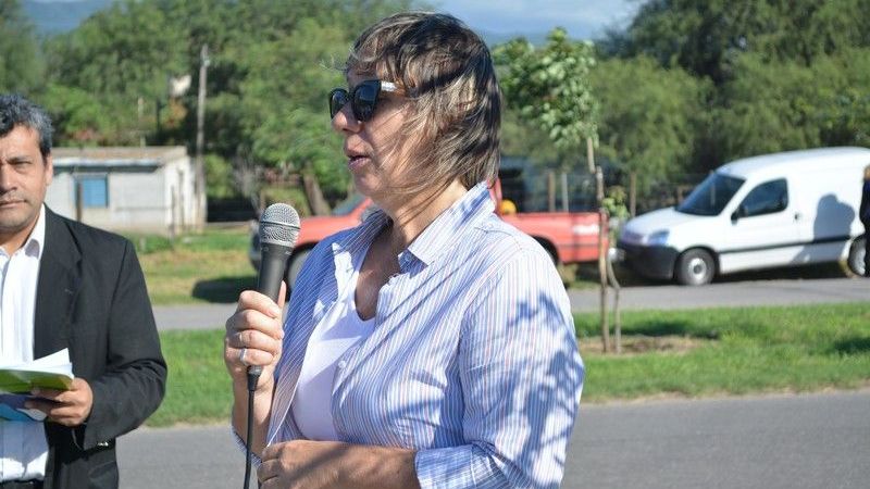 Emotiva plantación de árboles en el nuevo "Bosque de la Vida"