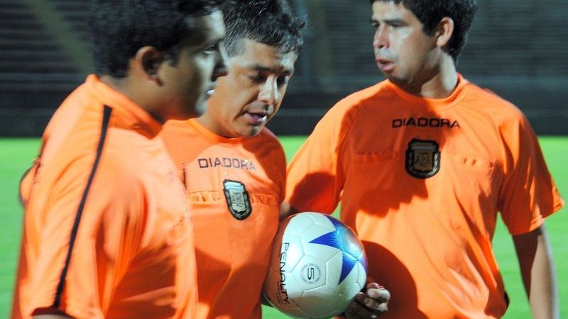 Una rareza: Dos ternas arbitrales para el mismo partido