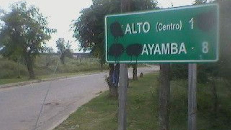 Vándalos dañaron la señal que indica el destino hacia El Alto y Guayamba