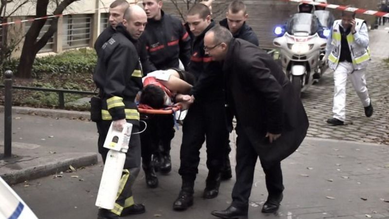 12 muertos en sangriento atentado contra la revista satírica francesa