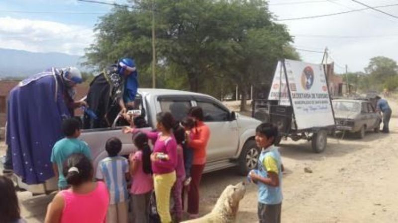 Los Reyes llevaron su magia a barrios y localidades santamarianas