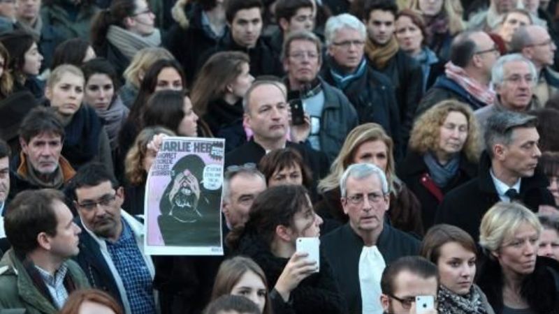 Francia: multitudinarias manifestaciones en repudio al atentado