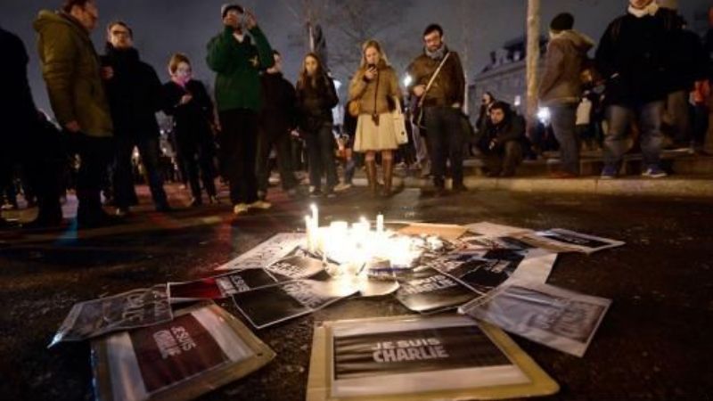 Francia: multitudinarias manifestaciones en repudio al atentado
