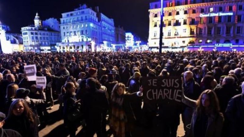 Francia: multitudinarias manifestaciones en repudio al atentado