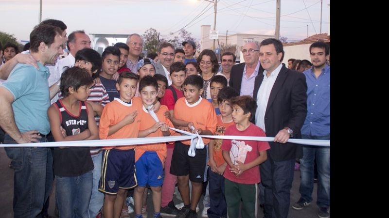 Inauguran nueva canchita y 36 cuadras de pavimento en el Norte‏