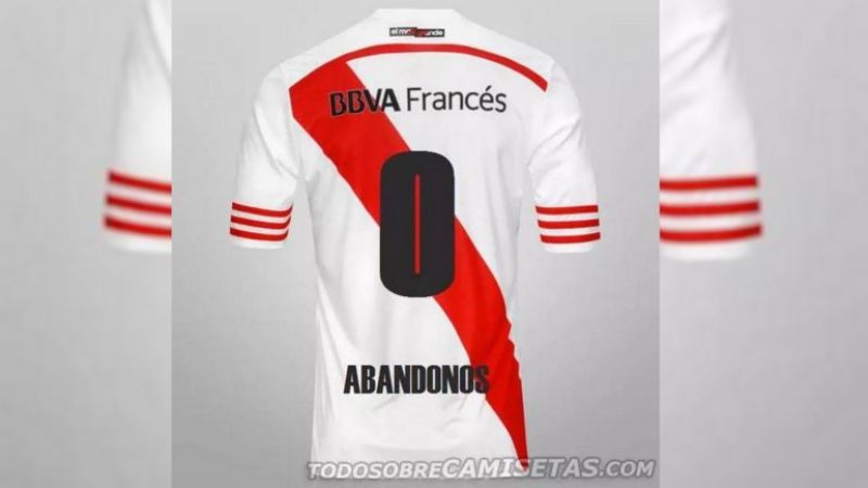 River ganó el 'súper clásico' en Córdoba y cargó a Boca con afiches