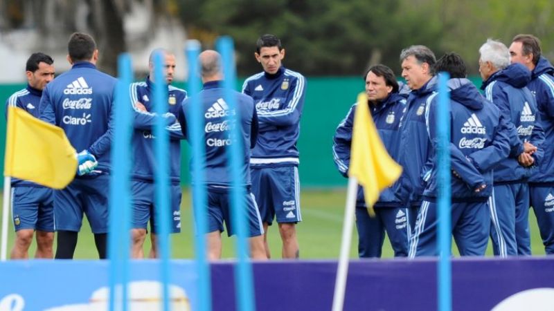 Funes Mori, Kranevitter, Lavezzi, Tevez y Zabaleta ante Paraguay