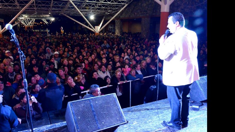 Miles de mamás festejaron su día en el Predio Ferial