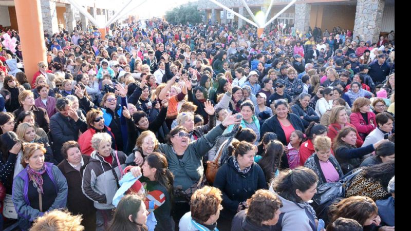 Miles de mamás festejaron su día en el Predio Ferial