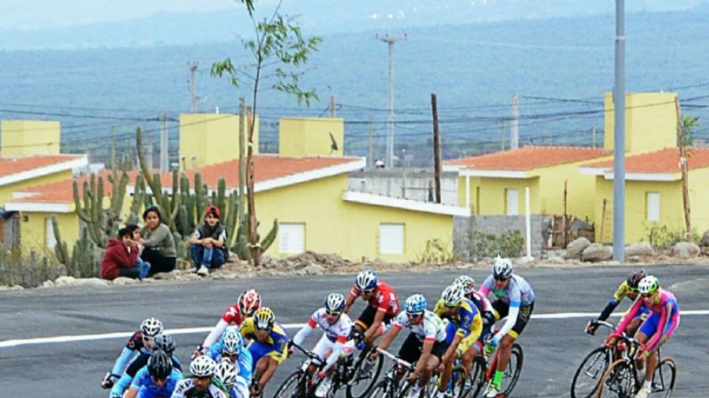 Las primeras huellas en la pista de ciclismo