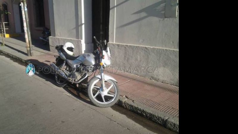 Motociclista atropelló a una mujer en pleno centro