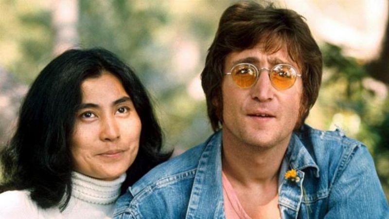 Yoko Ono deslizó que John Lennon era bisexual