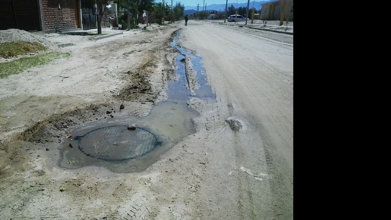Esperan solución para el problema de cloacas en el Bº Los Algarrobos