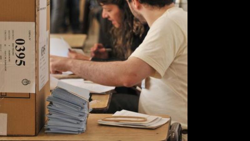 Pago a autoridades de mesa de las PASO