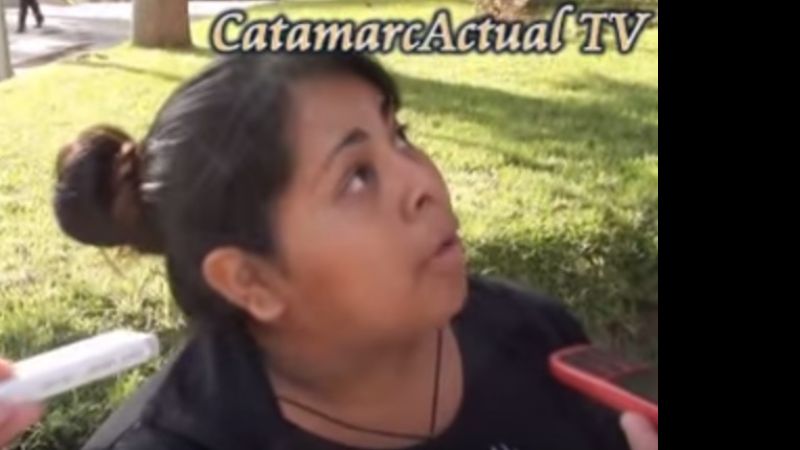 Mujer encadenada pide por una vivienda