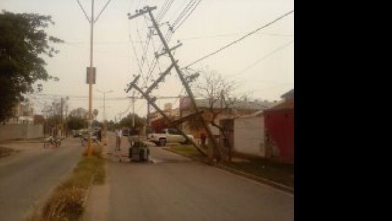 El viento zonda causó desastres en la capital y el interior