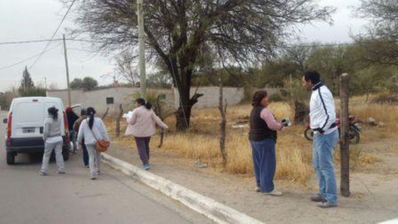 A diez días de las elecciones, Sánchez sigue caminando por toda Santa María