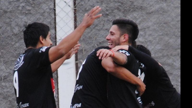 El “Sagrado” venció al “Santo”, descendió Obreros y “la Villa” líder