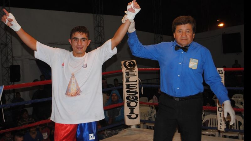 Y “el Johnny” Herrera, aunque le costó, “derritió” al “Chocolate” Blanco