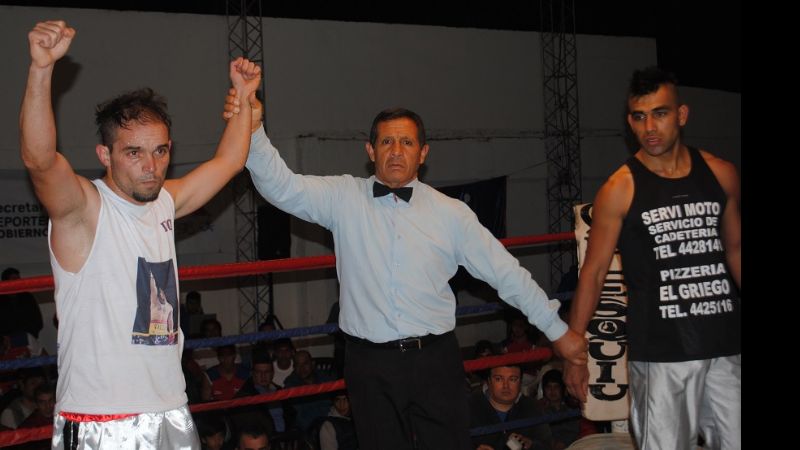 Y “el Johnny” Herrera. aunque le costó, “derritió” al “Chocolate” Blanco