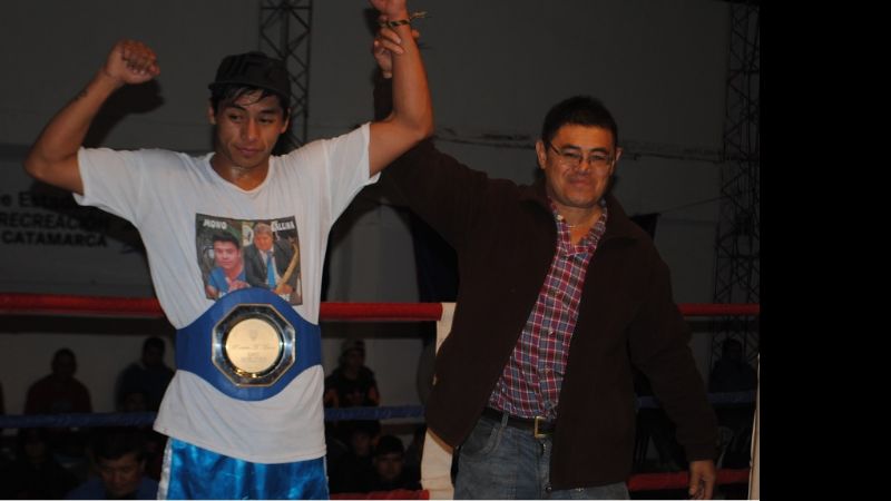 Y “el Johnny” Herrera. aunque le costó, “derritió” al “Chocolate” Blanco