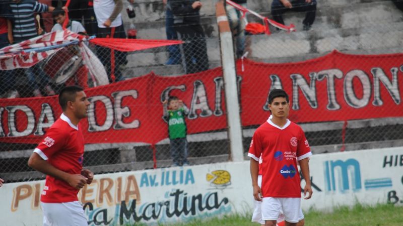 El “Diablo” no le pierde pisada al “Sagrado”, y se mantiene a un punto