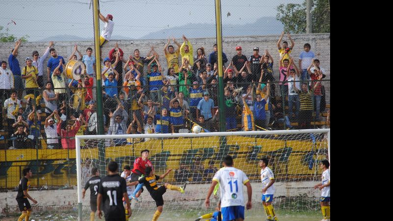 Villa Cubas festejó la clasificación con goleada y “Poli” zafó con un empate
