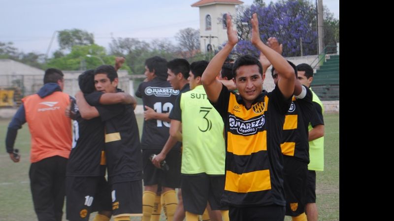 Villa Cubas festejó la clasificación con goleada y “Poli” zafó con un empate