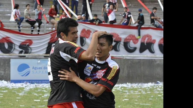 Villa Cubas festejó la clasificación con goleada y “Poli” zafó con un empate