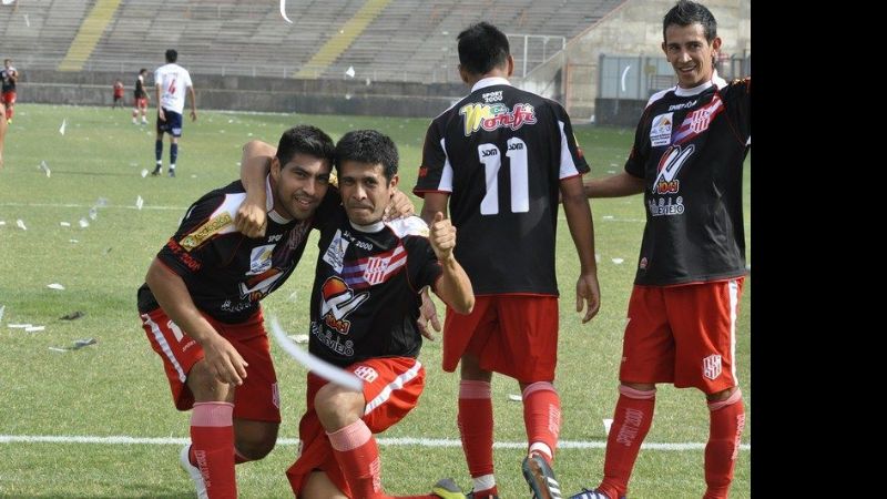 Villa Cubas festejó la clasificación con goleada y “Poli” zafó con un empate