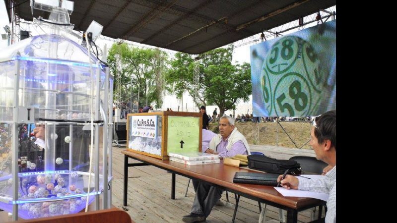 Exitoso Bingo Familiar para homenajear a las mamás de Valle Viejo