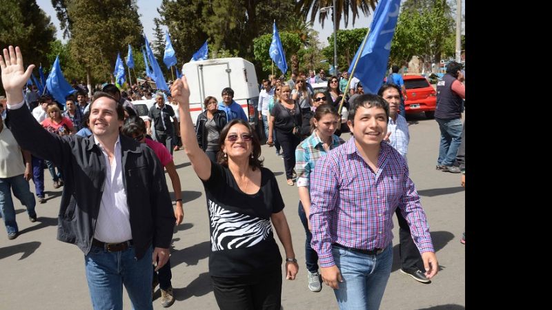 Lucía caminó las calles tinogasteñas junto a candidatos y militantes