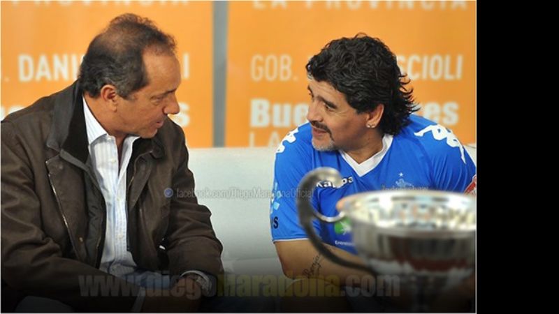 Diego respaldó a Scioli y Zannini: "Este domingo estoy con ustedes"