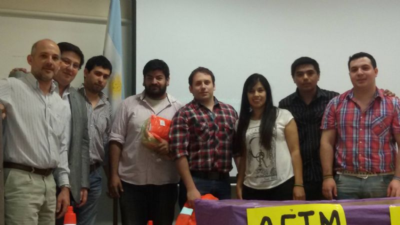 Entregan materiales a agrupaciones estudiantiles