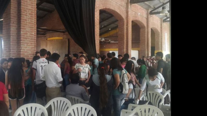 Sánchez suma la adhesión de los jóvenes